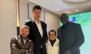 Thành Long tạo dáng bên David Beckham gây sốt Thành Long tạo dáng bên David Beckham gây sốt
