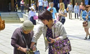 Cho thuê người thân